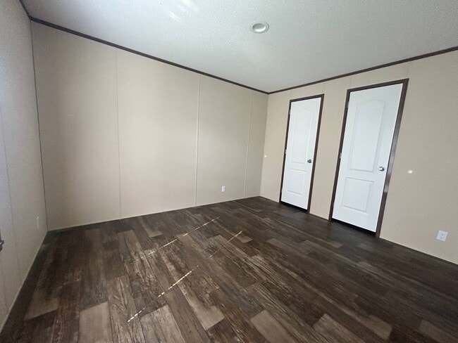property at 2607 Thornbury Ln
