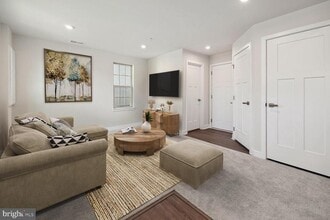 9643 Tall Oaks Rd in Montgomery Village, MD - Building Photo - Building Photo