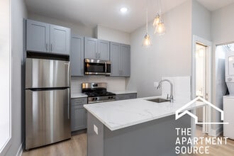 423 W Belden Ave, Unit 2 in Chicago, IL - Foto de edificio - Building Photo
