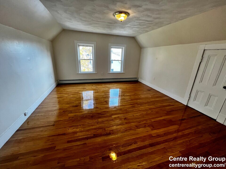 19 Banks St, Unit 2 in Somerville, MA - Building Photo