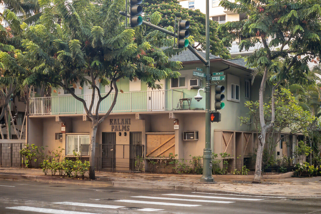 204 Kuhio Ave in Honolulu, HI - Building Photo