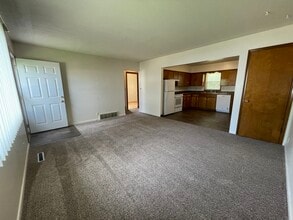 2208 Chanticleer St in Grand Island, NE - Building Photo - Building Photo