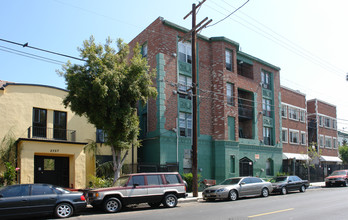 san2749 in Los Angeles, CA - Foto de edificio - Building Photo