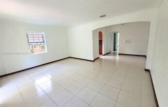 1429 NE 147th St in Miami, FL - Building Photo - Building Photo