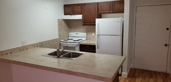 2501 Riverside Dr in Coral Springs, FL - Building Photo