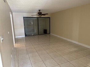 3777 NW 78th Ave, Unit 12A in Hollywood, FL - Building Photo - Building Photo