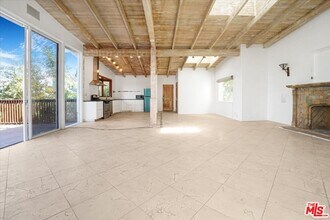 960 N Tigertail Rd in Los Angeles, CA - Building Photo - Building Photo