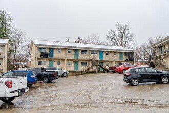 209 N Woodland Dr in Radcliff, KY - Building Photo - Building Photo