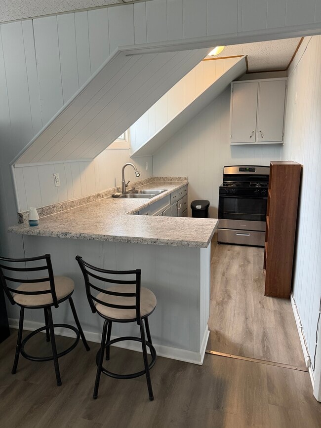 1352 Illinois Ave, Unit Apt 2