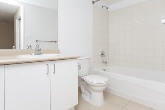 Uptown Towers I & II in Toronto, ON - Building Photo - Interior Photo