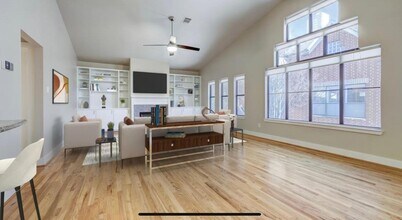 5661 Larkin St in Houston, TX - Building Photo - Building Photo