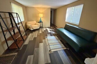 1923 Sika Deer Dr in Tallahassee, FL - Building Photo - Building Photo