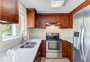 11736 SE 168th St in Renton, WA - Foto de edificio - Building Photo