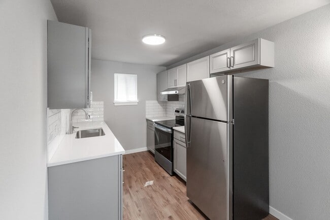 property at 1713-1713 W Fairview Ave