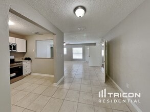 10002 N 24th St in Tampa, FL - Building Photo - Building Photo