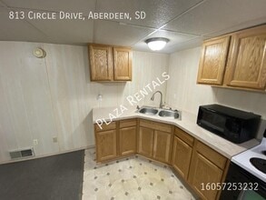 1224 Lloyd St N in Aberdeen, SD - Building Photo - Building Photo