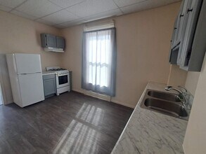 502 Wilson St, Unit One bedroom in Bay City, MI - Foto de edificio - Building Photo