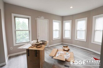 66 Quint Ave, Unit 2 in Boston, MA - Foto de edificio - Building Photo