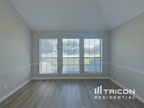 653 Edgewood Dr in Lancaster, TX - Building Photo - Building Photo