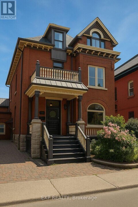 12 Somerset St W in Ottawa, ON - Building Photo