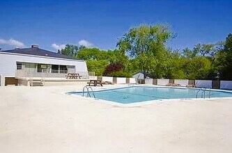 4512 Kings Walk Dr in Rolling Meadows, IL - Building Photo - Building Photo