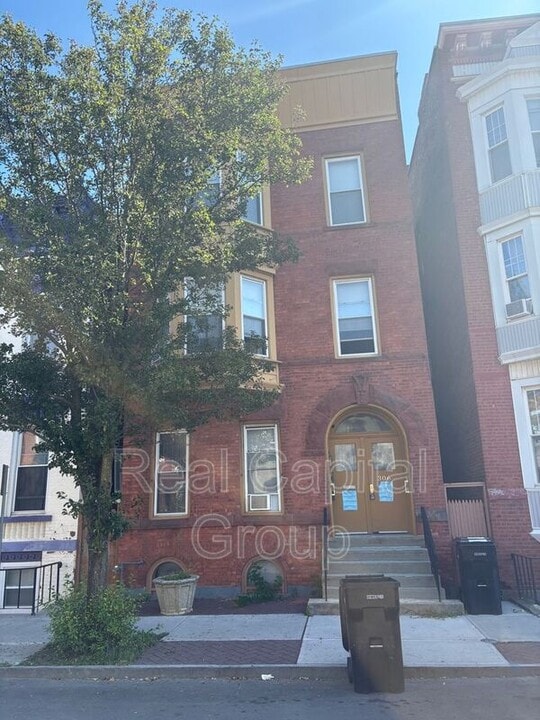 306 3rd St in Troy, NY - Building Photo