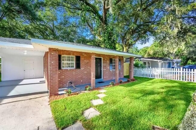 3204 E Lambright St in Tampa, FL - Building Photo - Building Photo