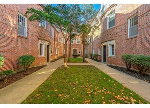 918 Green Bay Rd in Winnetka, IL - Building Photo - Building Photo