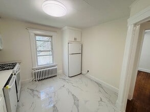 133 Berry Hill Rd, Unit 2 in Oyster Bay, NY - Building Photo - Building Photo