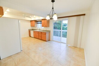 251 Avenida Madrid in San Clemente, CA - Building Photo - Building Photo