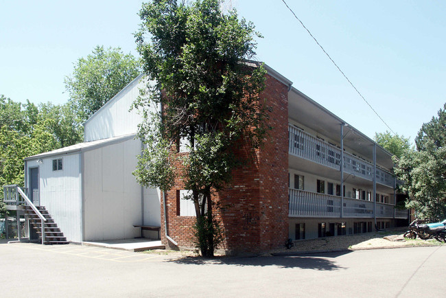 Aspen Leaf Apartments in Arvada, CO - Building Photo - Building Photo