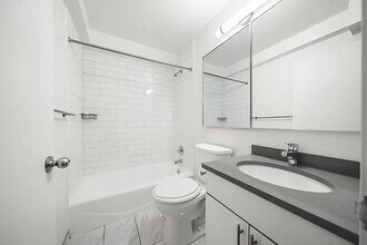 355 S End Ave in New York, NY - Building Photo - Building Photo