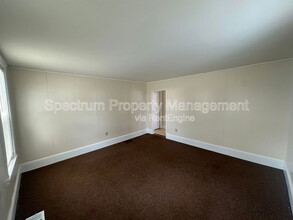 12 East St in Skowhegan, ME - Building Photo - Building Photo