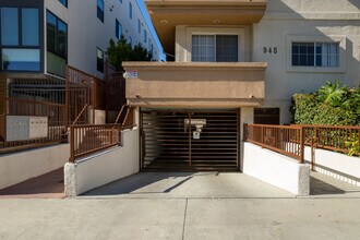 945 N Hudson Ave in Los Angeles, CA - Building Photo - Building Photo