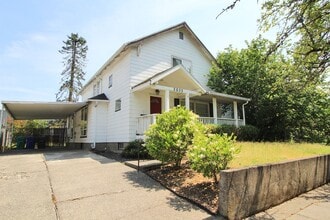 5605 N Bowdoin St in Portland, OR - Building Photo - Building Photo