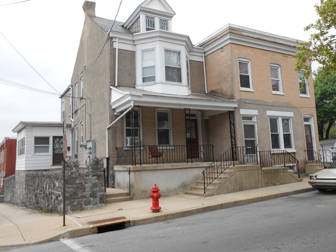 704 W Vine St in Lancaster, PA - Building Photo