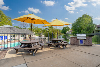 Lago Vista in St. Charles, MO - Foto de edificio - Building Photo