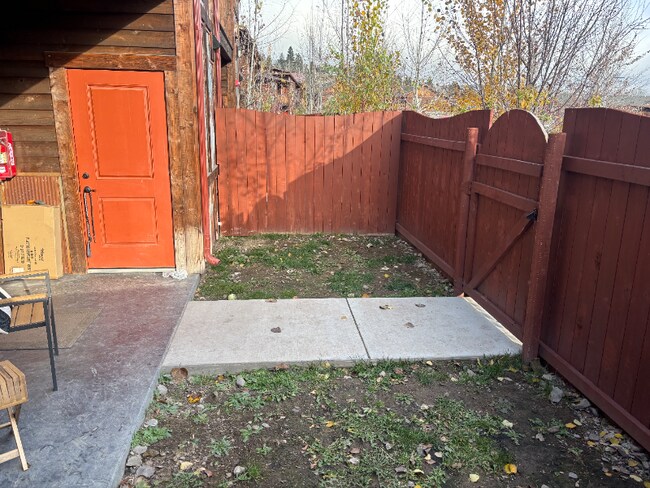 6186 Lay About Ln in Lolo, MT - Foto de edificio - Building Photo