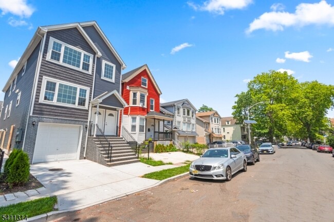 property at 147 N 15th St