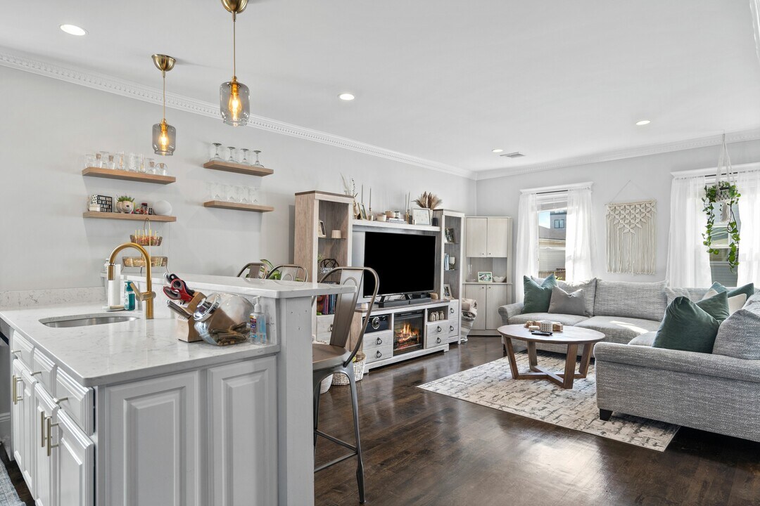 174 W 9th St in Boston, MA - Building Photo
