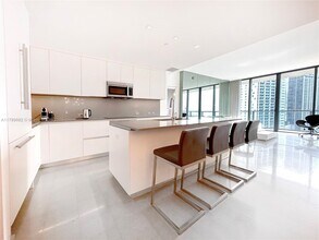 68 SE 6th St, Unit 1903 in Miami, FL - Building Photo - Building Photo