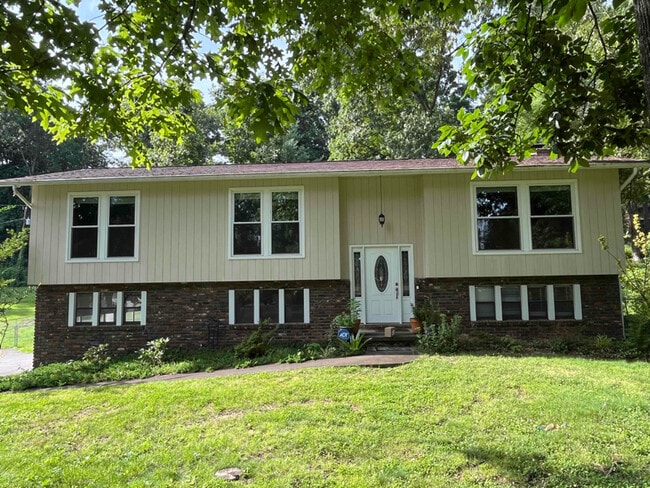 property at 2725 Shropshire Blvd