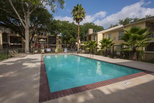 La Esencia in Houston, TX - Foto de edificio - Building Photo