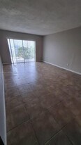 496 NW 165th St in Miami, FL - Building Photo