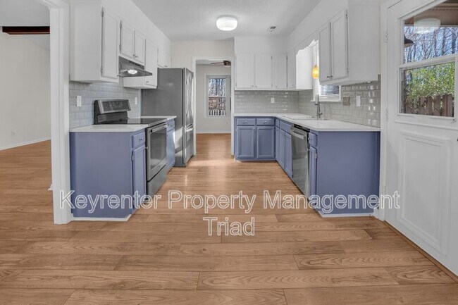 5110 N Oaks Dr in Greensboro, NC - Building Photo - Building Photo