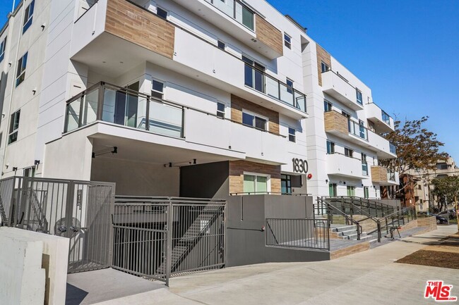 1830 Selby Ave in Los Angeles, CA - Foto de edificio - Building Photo