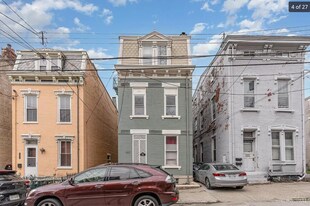 2233 Victor St in Cincinnati, OH - Building Photo