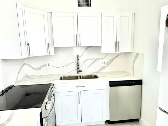 property at 3080 Lake Osborne Dr