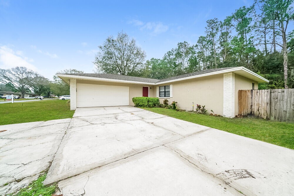 614 Fox Lake Dr in Lakeland, FL - Building Photo