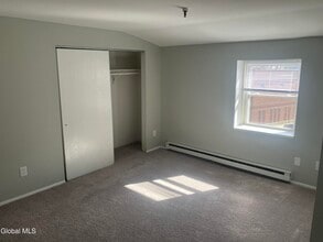 82 Circular St in Saratoga Springs, NY - Building Photo - Building Photo